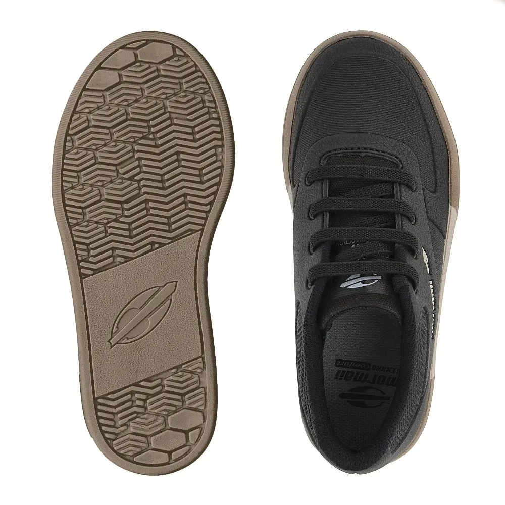Tênis infantil Mormaii Urban Smash Jr preto visto de cima, destacando o design e acabamento.